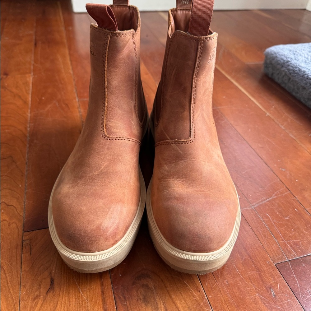 Sorel hi line Chelsea boots